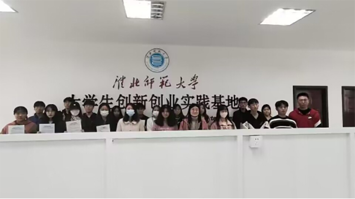 ce4b04cadb0e4c6282b8a2cc0b01552a.jpg