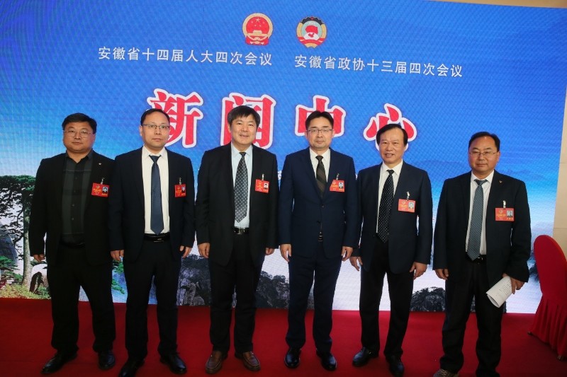 学校省人大代表、政协委员参加两会 认真履职尽责