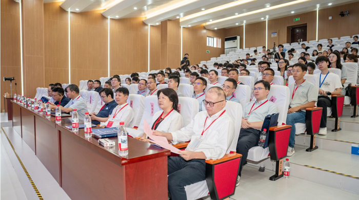 学校举办烃类物质的羰化和聚合转化学术研讨会