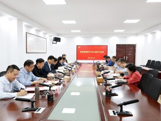  学校党委理论学习中心组持续深入学习习近平党建思想
