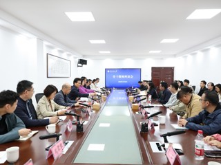 学校召开青年教师座谈会